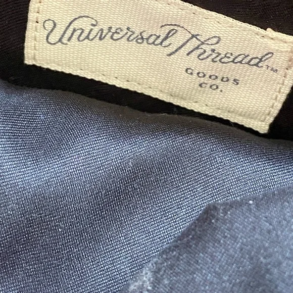 Universal Thread Purse - Picture 4 of 5